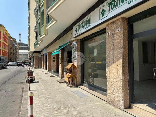negozio in vendita a Genova in zona Sestri Ponente