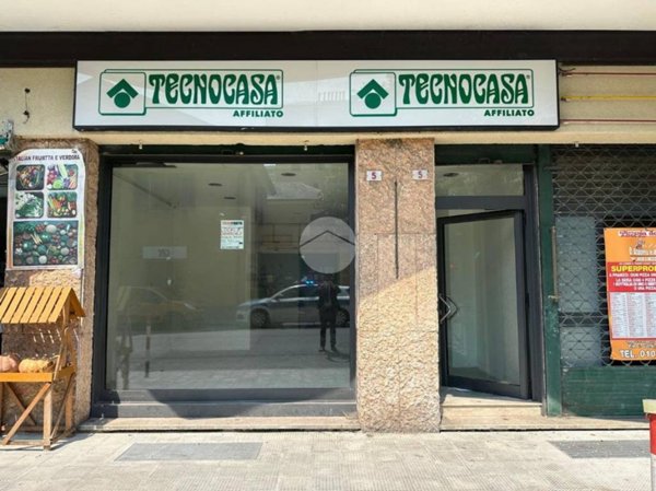 negozio in vendita a Genova in zona Sestri Ponente