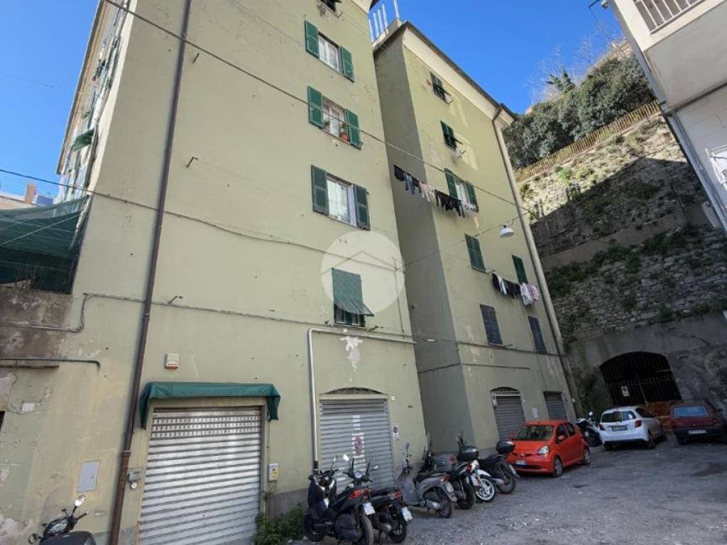 appartamento in vendita a Genova in zona Staglieno