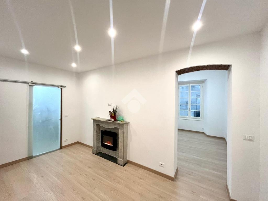 appartamento in vendita a Genova in zona Sottoripa / Maddalena / Molo