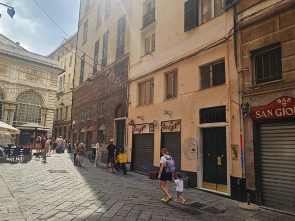 appartamento in vendita a Genova in zona Sottoripa / Maddalena / Molo