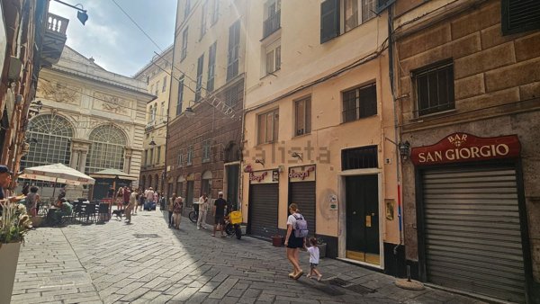 appartamento in vendita a Genova in zona Sottoripa / Maddalena / Molo