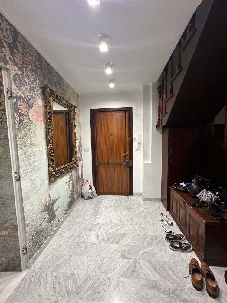 appartamento in vendita a Genova in zona Sturla