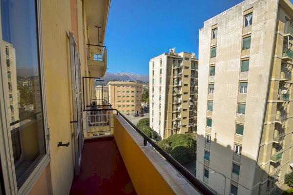 appartamento in vendita a Genova in zona Voltri