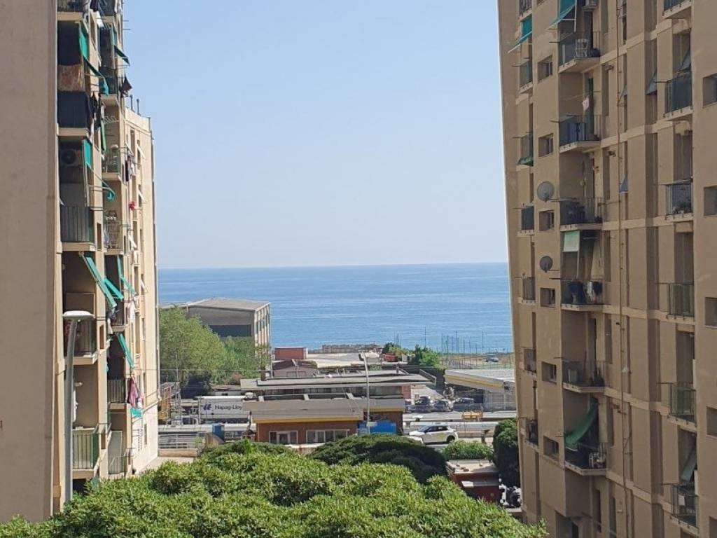 appartamento in vendita a Genova in zona Palmaro / Pra'
