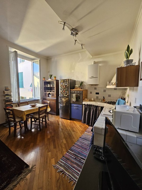 appartamento in vendita a Genova in zona Sottoripa / Maddalena / Molo