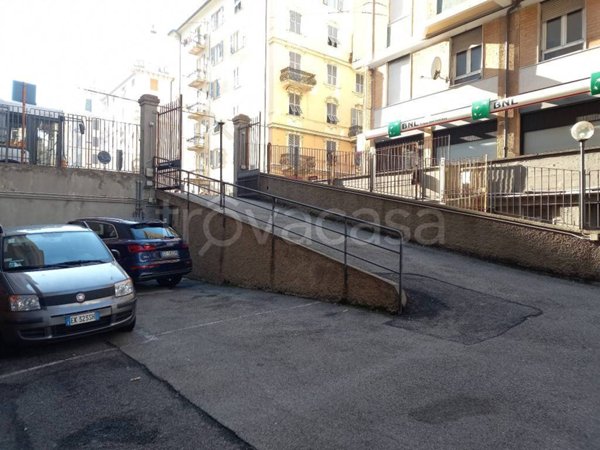 locale commerciale in vendita a Genova in zona San Fruttuoso
