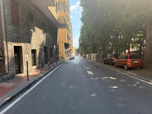 locale di sgombero in vendita a Genova