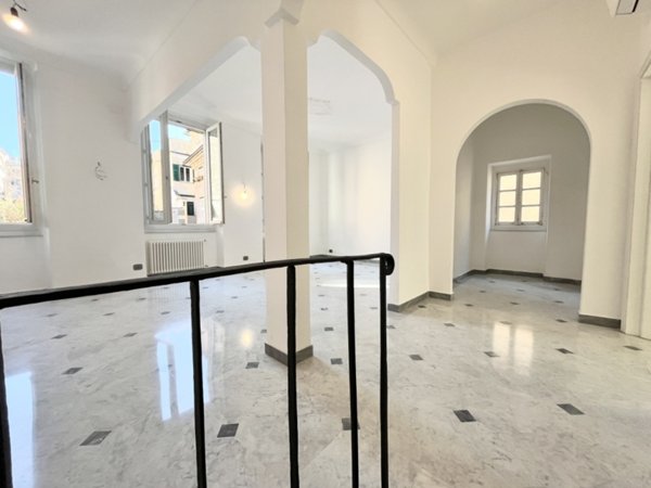 appartamento in vendita a Genova in zona Sottoripa / Maddalena / Molo