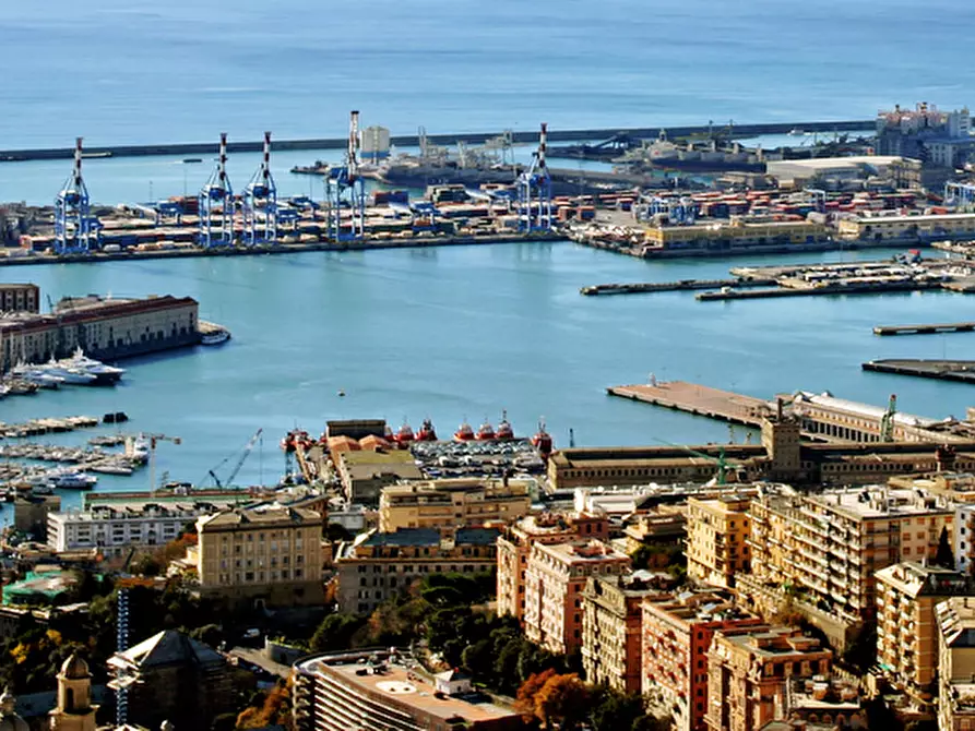 locale commerciale in vendita a Genova in zona Sottoripa / Maddalena / Molo
