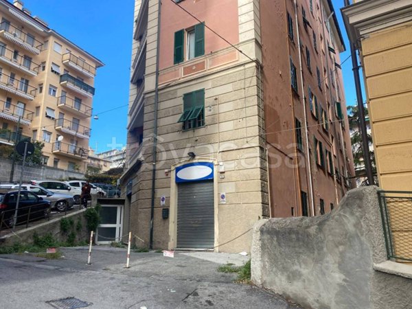 negozio in vendita a Genova in zona Sestri Ponente
