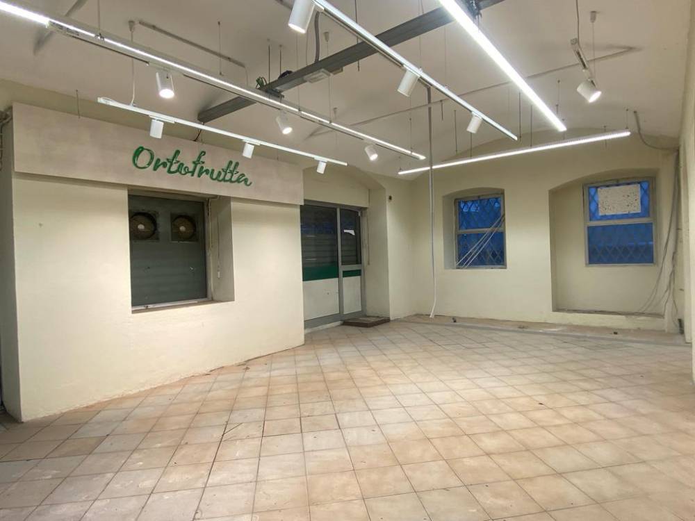 locale commerciale in vendita a Genova in zona Centro Storico