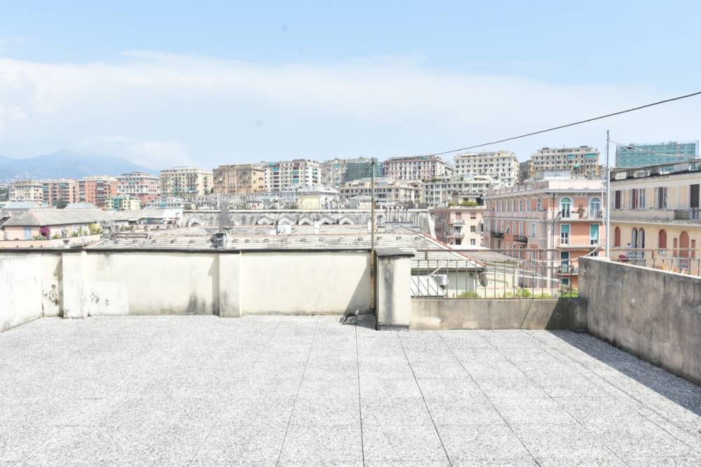 appartamento in vendita a Genova in zona Foce