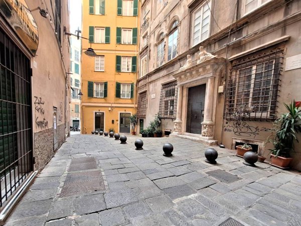 locale di sgombero in vendita a Genova in zona Sottoripa / Maddalena / Molo