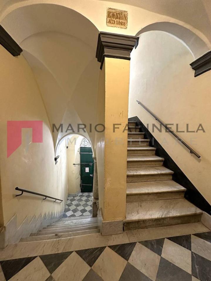 appartamento in vendita a Genova in zona Sottoripa / Maddalena / Molo