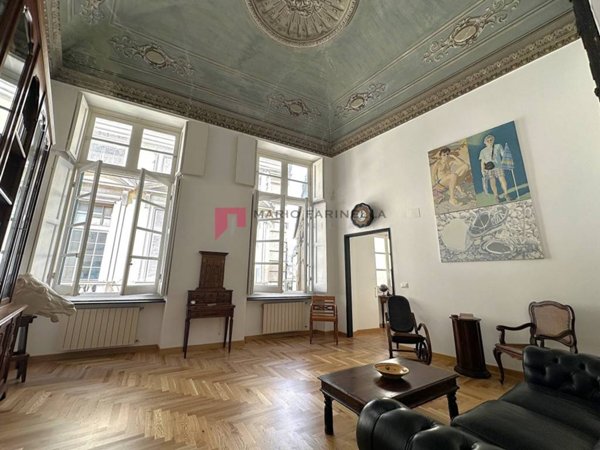 appartamento in vendita a Genova in zona Sottoripa / Maddalena / Molo