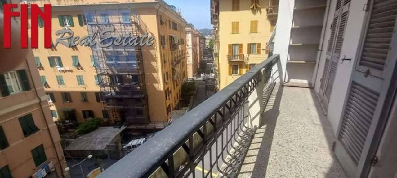 appartamento in vendita a Genova in zona Foce