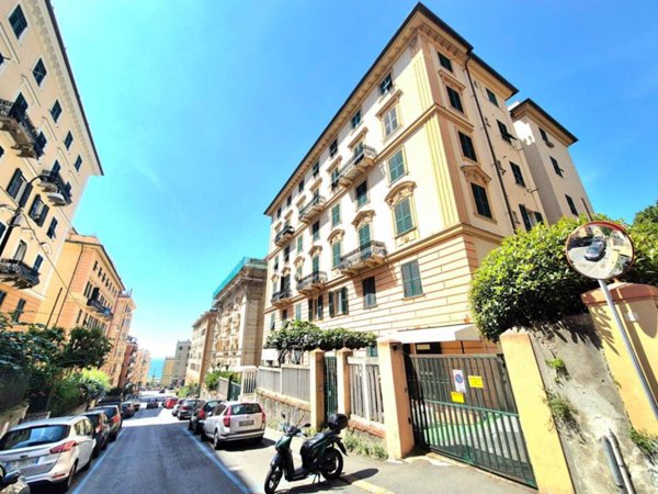 appartamento in vendita a Genova in zona Sturla
