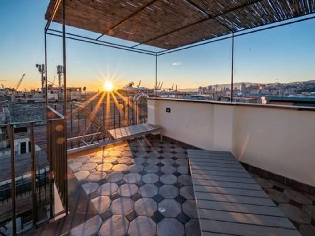 appartamento in vendita a Genova in zona Sottoripa / Maddalena / Molo