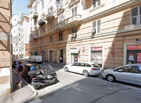 esavano in vendita a Genova