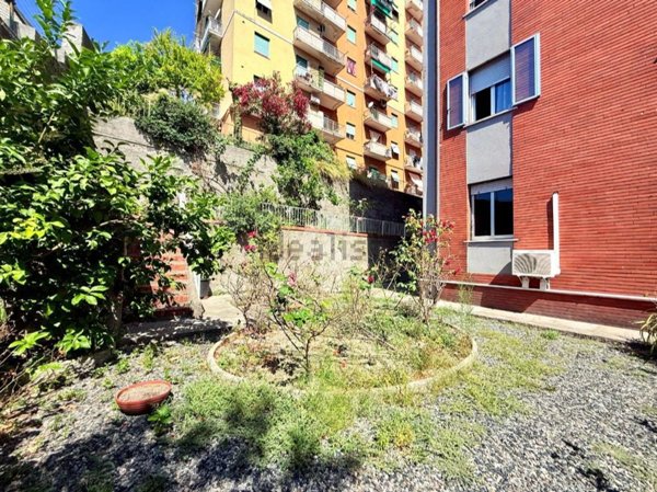 appartamento in vendita a Genova in zona Sestri Ponente