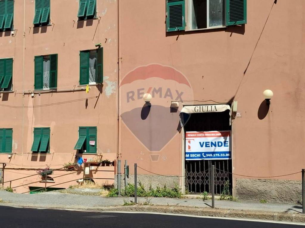 negozio in vendita a Genova in zona Voltri