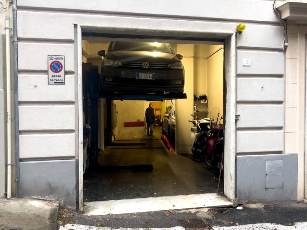 locale di sgombero in vendita a Genova in zona Castelletto