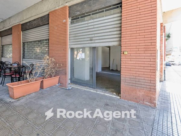 negozio in vendita a Genova in zona Sestri Ponente