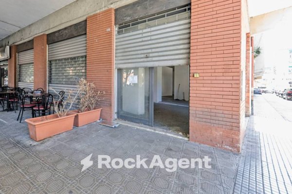 negozio in vendita a Genova in zona Sestri Ponente