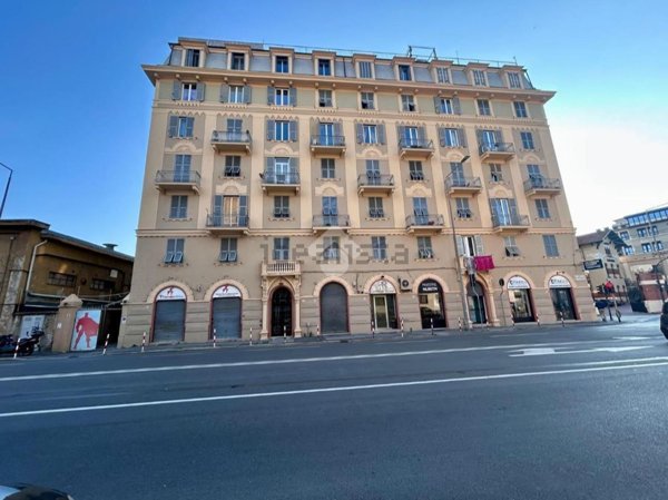 appartamento in vendita a Genova in zona Sestri Ponente
