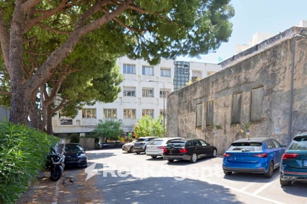 ufficio in vendita a Genova in zona Cornigliano