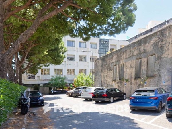 ufficio in vendita a Genova in zona Sampierdarena