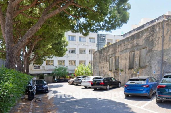 ufficio in vendita a Genova in zona Cornigliano