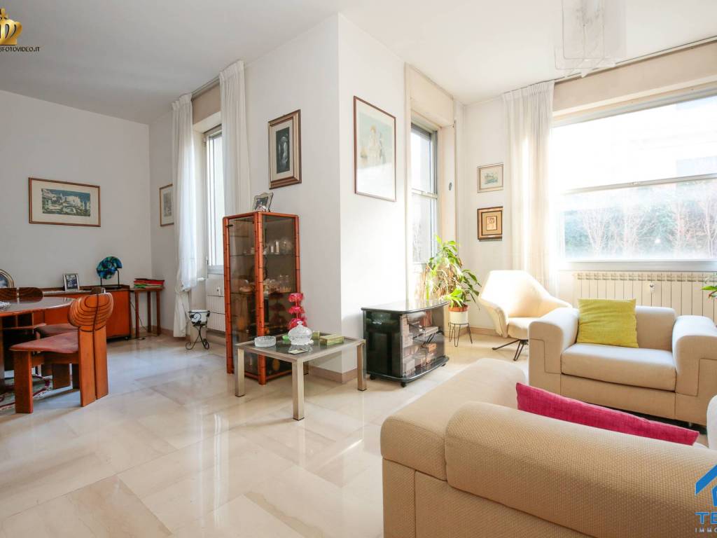 appartamento in vendita a Genova in zona Carignano