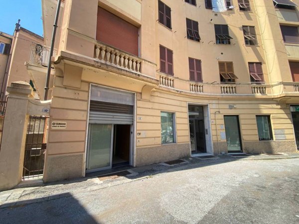 negozio in vendita a Genova in zona Bolzaneto