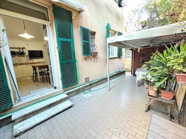 appartamento in vendita a Genova in zona Sturla