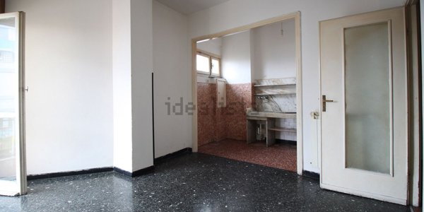 appartamento in vendita a Genova in zona Sestri Ponente