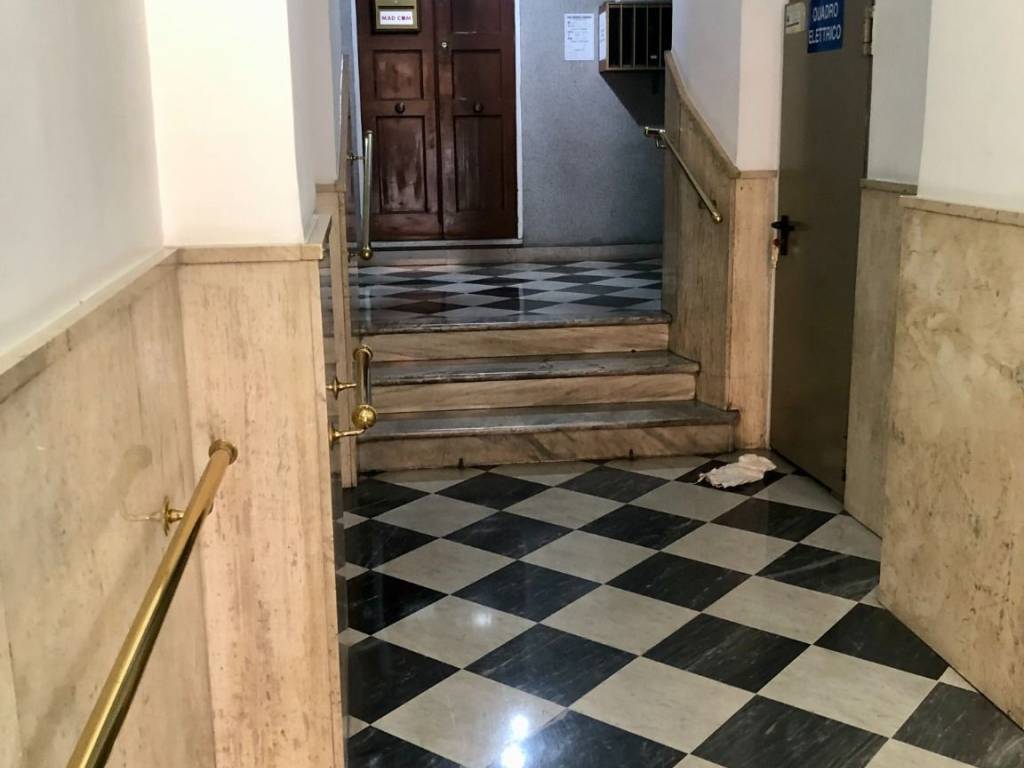 appartamento in vendita a Genova in zona Sottoripa / Maddalena / Molo