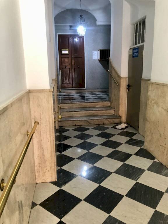 appartamento in vendita a Genova in zona Sottoripa / Maddalena / Molo