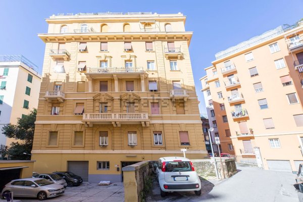 appartamento in vendita a Genova in zona Carignano