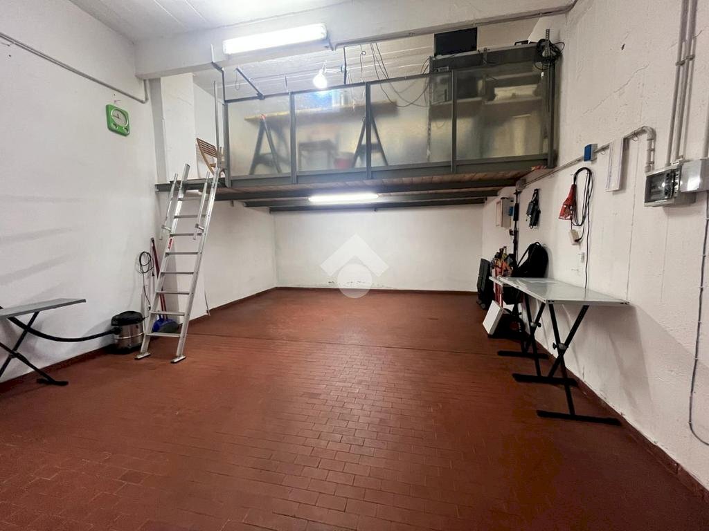 locale di sgombero in vendita a Genova in zona Staglieno