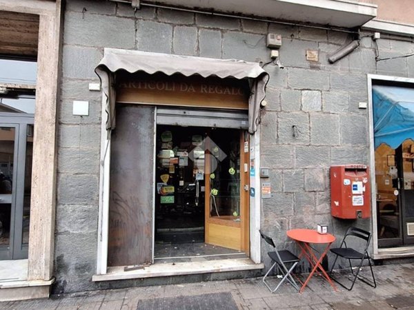 negozio in vendita a Genova in zona Rivarolo