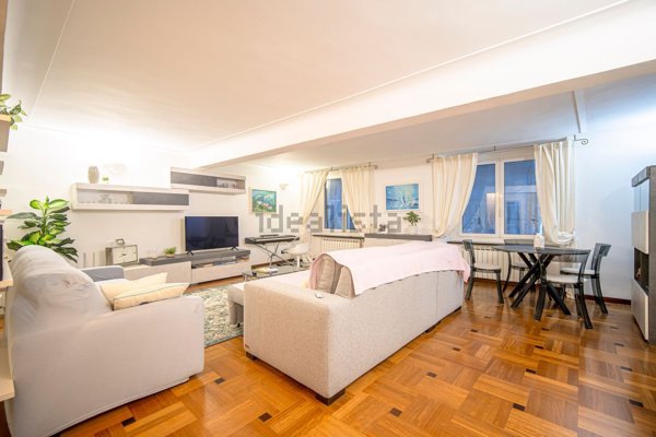 appartamento in vendita a Genova in zona Sottoripa / Maddalena / Molo