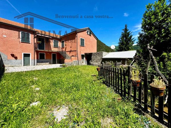 casa indipendente in vendita a Genova in zona Voltri