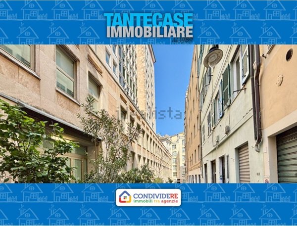 appartamento in vendita a Genova in zona Sottoripa / Maddalena / Molo