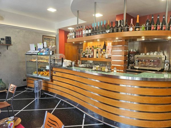negozio in vendita a Genova in zona Sturla