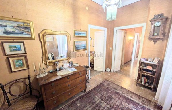 appartamento in vendita a Genova in zona Castelletto