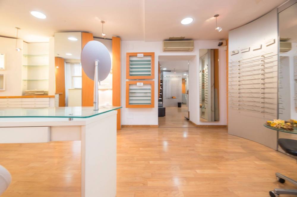 locale commerciale in vendita a Genova in zona Sampierdarena