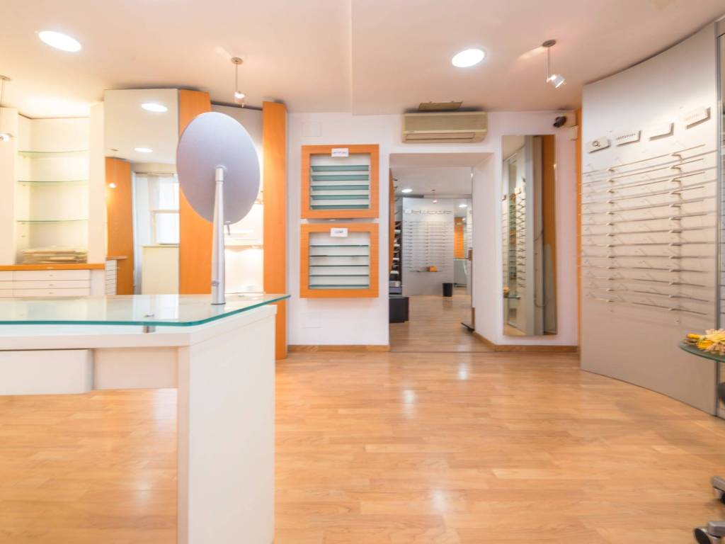 ufficio in vendita a Genova in zona Sampierdarena