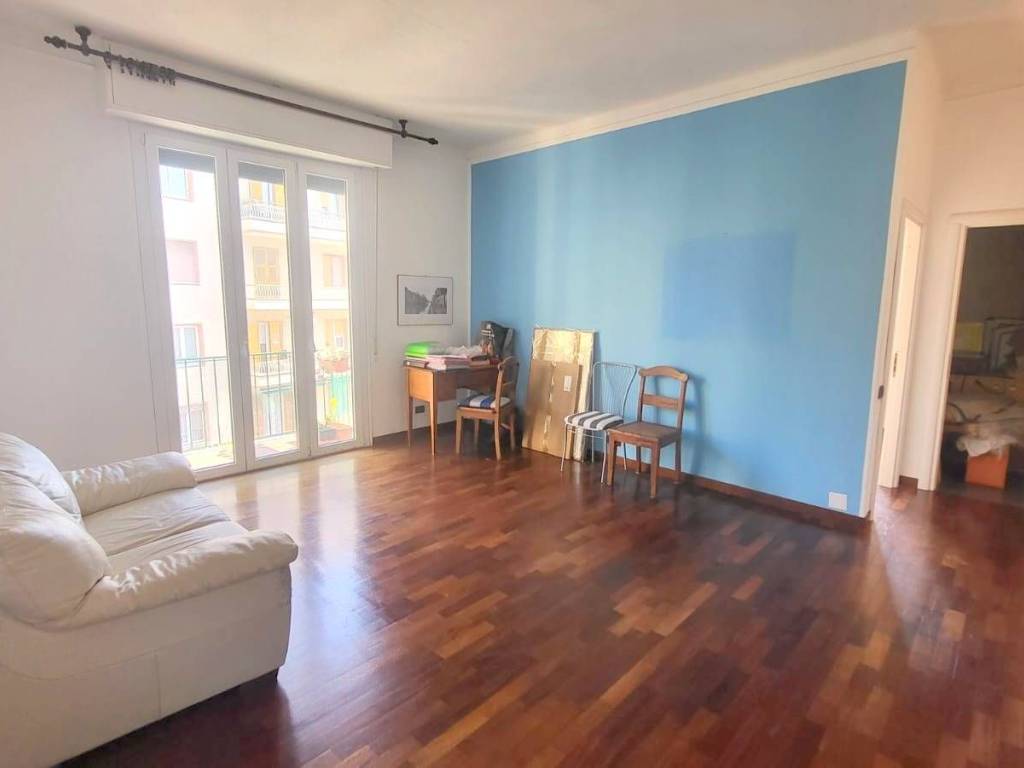 appartamento in vendita a Genova in zona Sestri Ponente